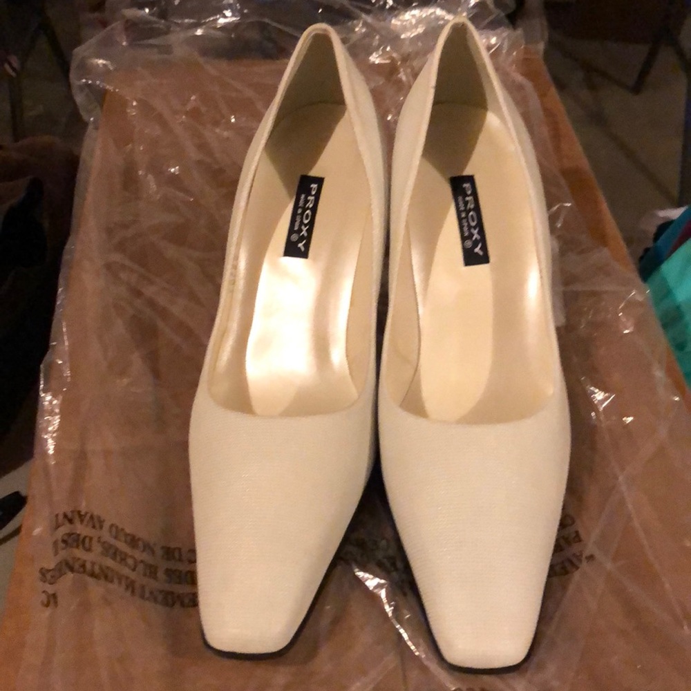 Off white/beige size 11 heel by Proxy.. never worn